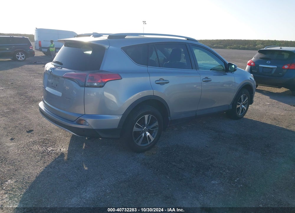 2016 TOYOTA RAV4 XLE VIN: 2T3RFREV6GW452328