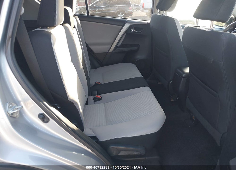 2016 TOYOTA RAV4 XLE VIN: 2T3RFREV6GW452328