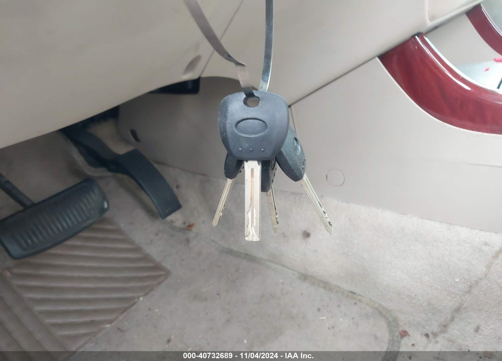 2006 HYUNDAI AZERA LIMITED/SE VIN: KMHFC46FX6A135098