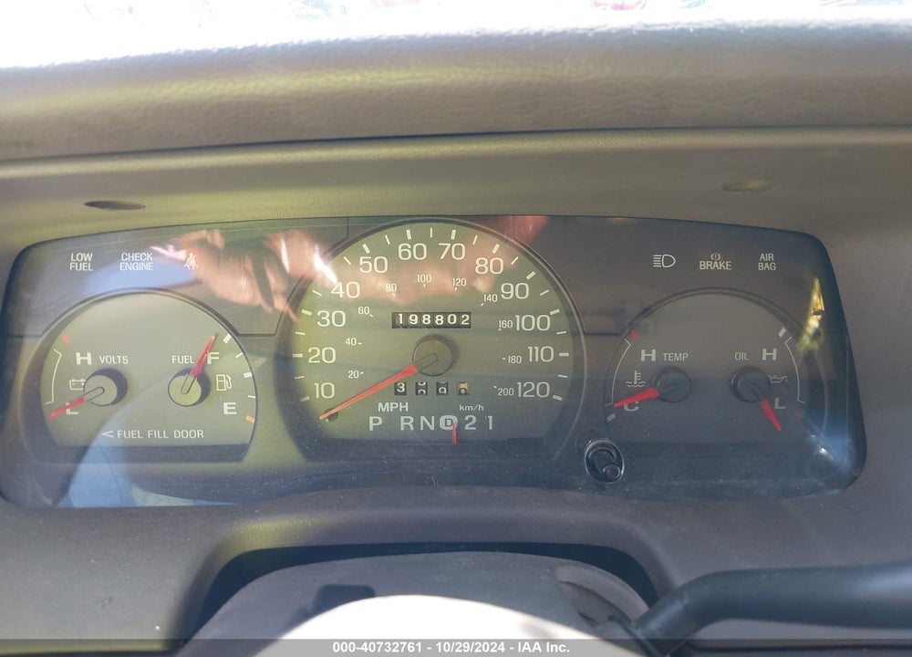 2002 MERCURY GRAND MARQUIS LS VIN: 2MEFM75W02X617213