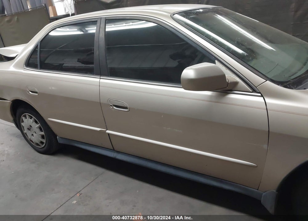 2001 HONDA ACCORD 2.3 LX VIN: JHMCG56411C031076