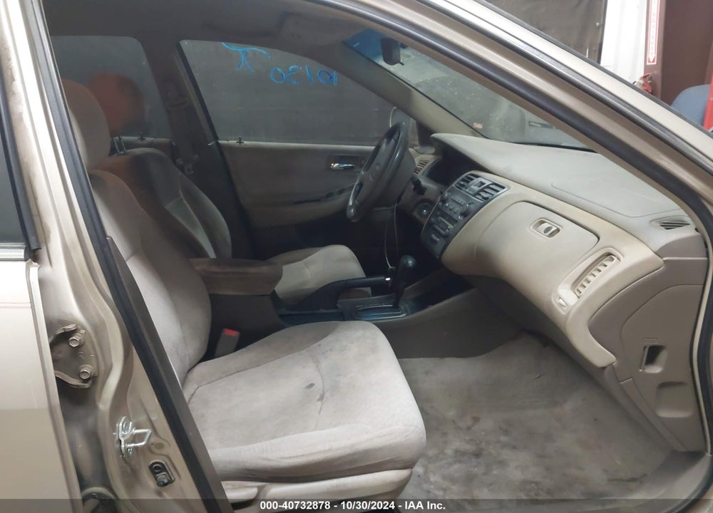 2001 HONDA ACCORD 2.3 LX VIN: JHMCG56411C031076