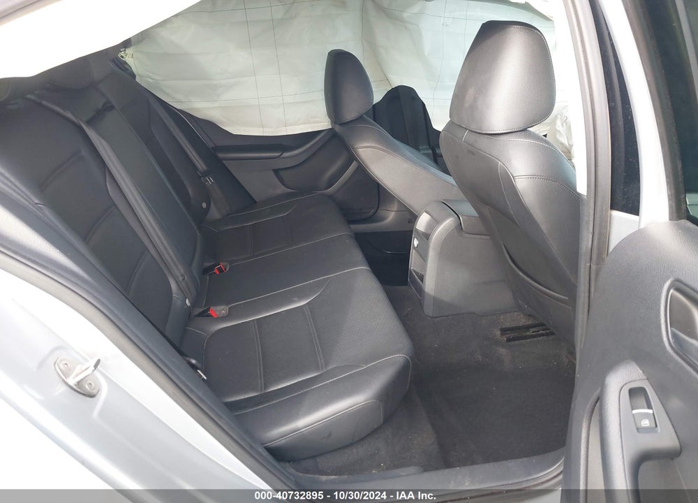 2015 VOLKSWAGEN JETTA 2.0L TDI SEL VIN: 3VWLA7AJ2FM341087