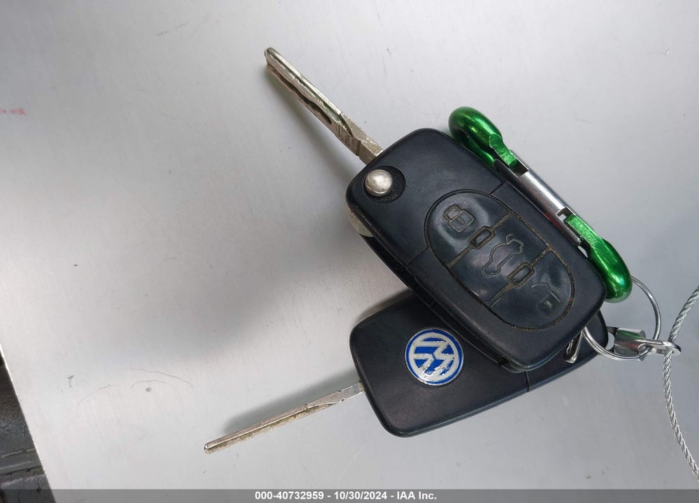 2001 VOLKSWAGEN NEW BEETLE GLX VIN: 3VWDD21C91M421687