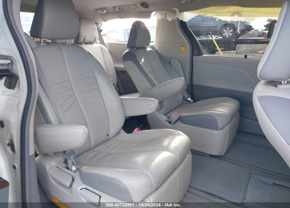 2011 TOYOTA SIENNA XLE LIMITED VIN: 5TDDK3DC8BS021003