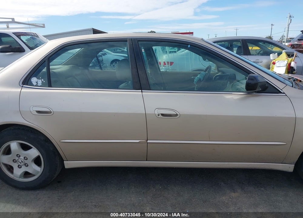 2000 HONDA ACCORD 3.0 EX VIN: 1HGCG1659YA082884