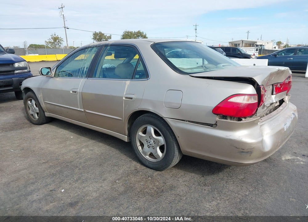 2000 HONDA ACCORD 3.0 EX VIN: 1HGCG1659YA082884
