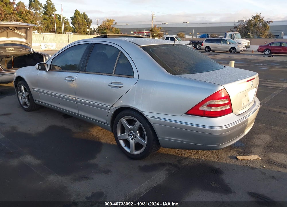 2002 MERCEDES-BENZ C 240 VIN: WDBRF61J52E004355