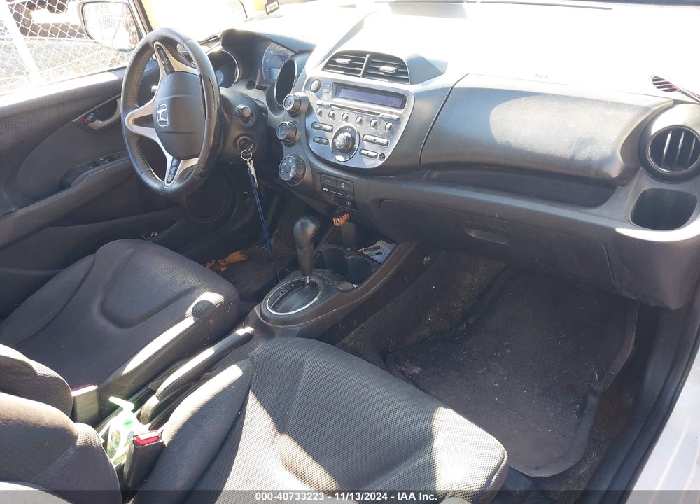 2013 HONDA FIT SPORT VIN: JHMGE8H51DC072326
