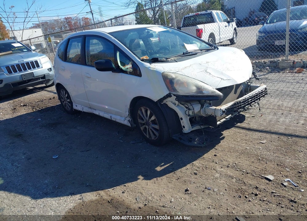2013 HONDA FIT SPORT VIN: JHMGE8H51DC072326