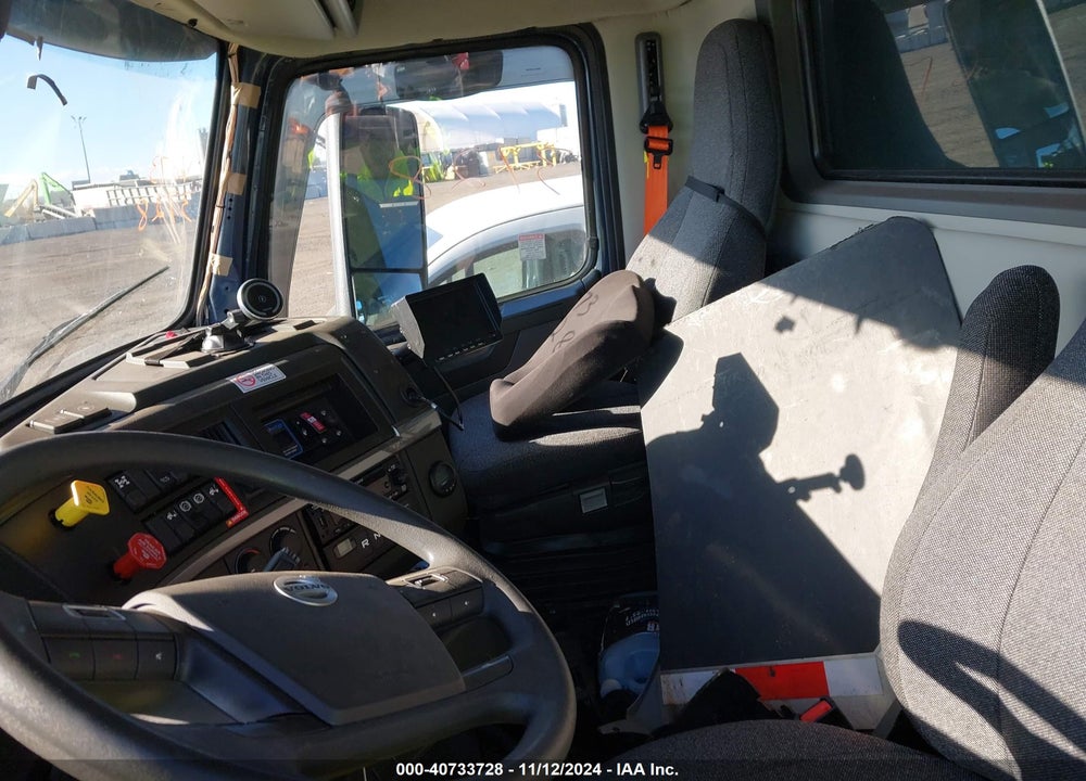 2022 VOLVO VNL VIN: 4V4NC9UG5NN317778