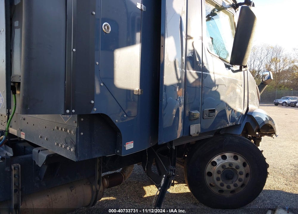 2022 VOLVO VNL VIN: 4V4NC9UG5NN318591