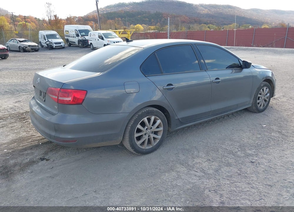 2015 VOLKSWAGEN JETTA 1.8T SE VIN: 3VWD17AJ7FM249476