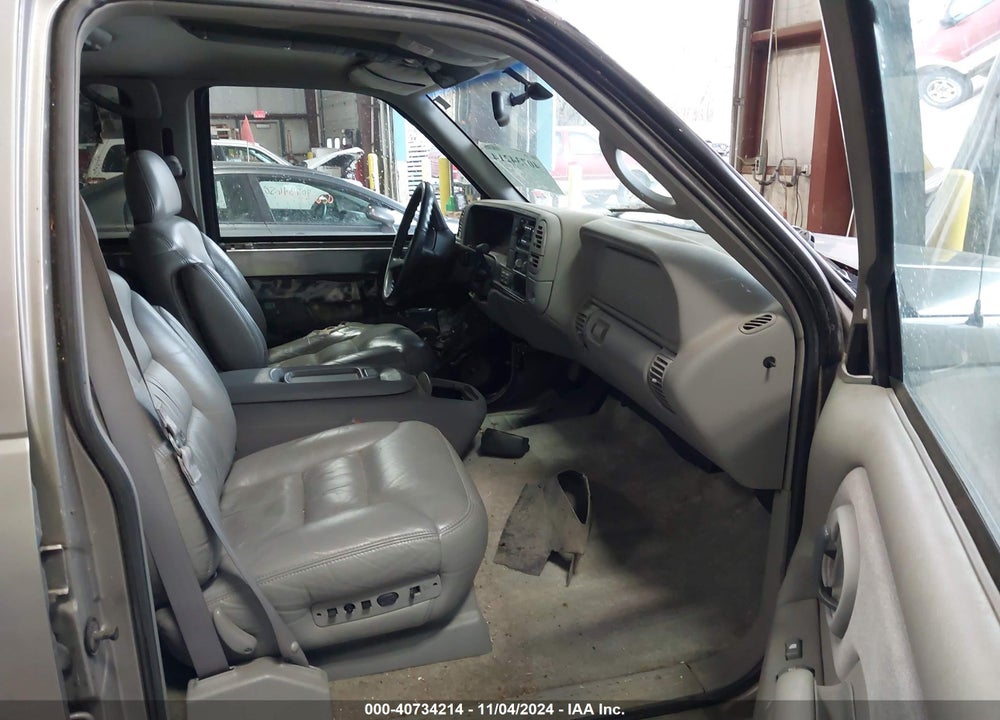 1999 CHEVROLET SUBURBAN 1500 LT VIN: 3GNFK16R2XG116779