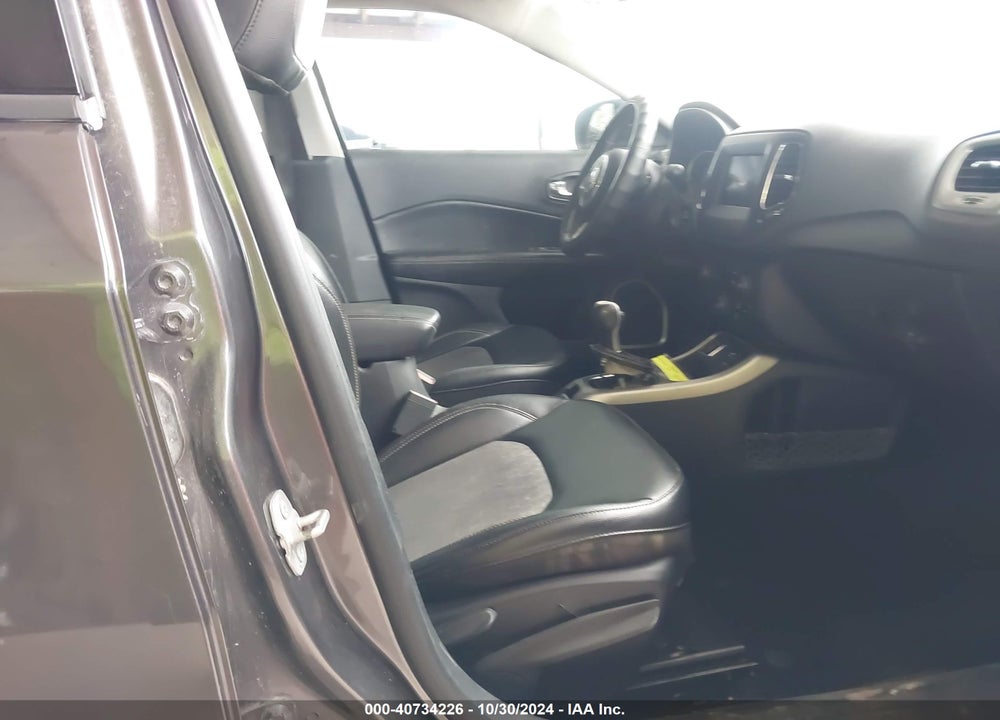 2018 JEEP COMPASS LATITUDE FWD VIN: 3C4NJCBB2JT268149