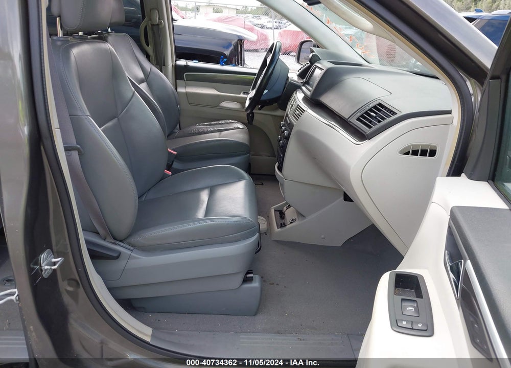 2010 VOLKSWAGEN ROUTAN SE VIN: 2V4RW3D1XAR272689