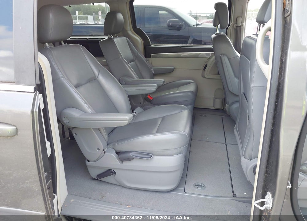2010 VOLKSWAGEN ROUTAN SE VIN: 2V4RW3D1XAR272689