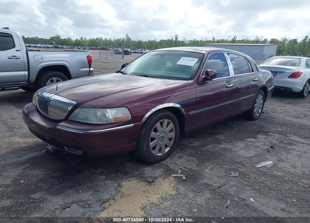 2007 LINCOLN TOWN CAR DESIGNER SERIES VIN: 1LNHM83V77Y637097