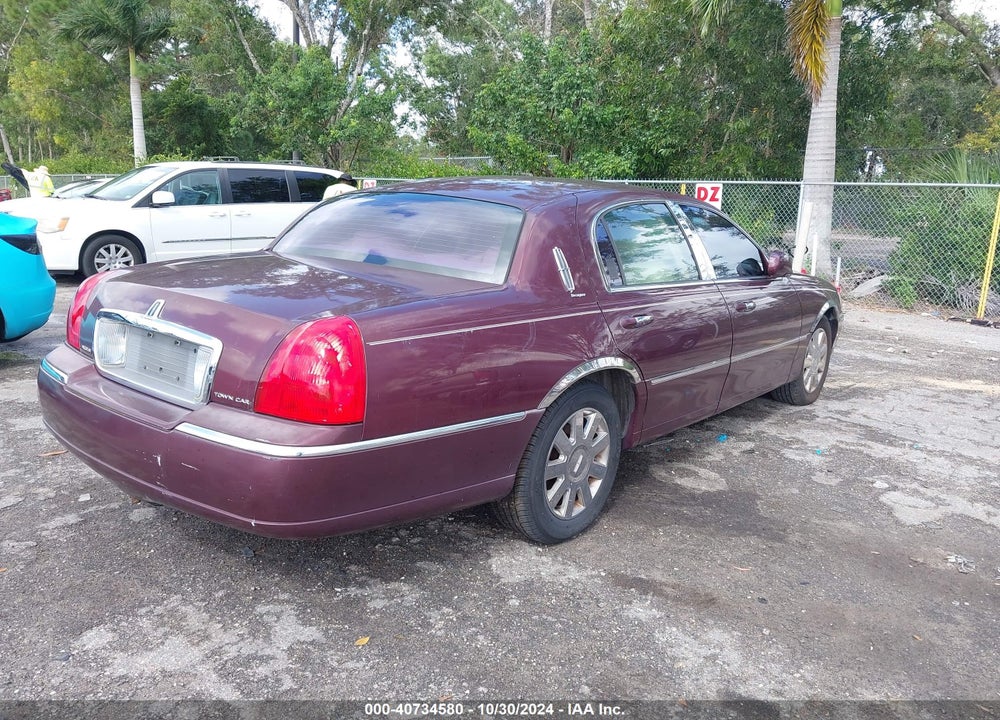 2007 LINCOLN TOWN CAR DESIGNER SERIES VIN: 1LNHM83V77Y637097