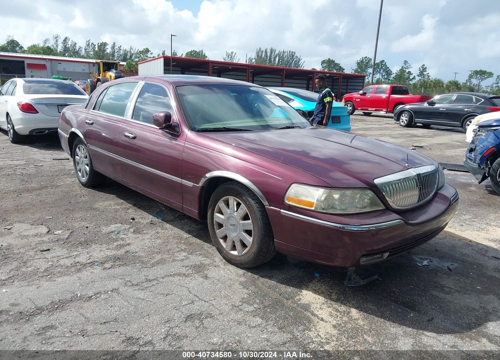 2007 LINCOLN TOWN CAR DESIGNER SERIES VIN: 1LNHM83V77Y637097