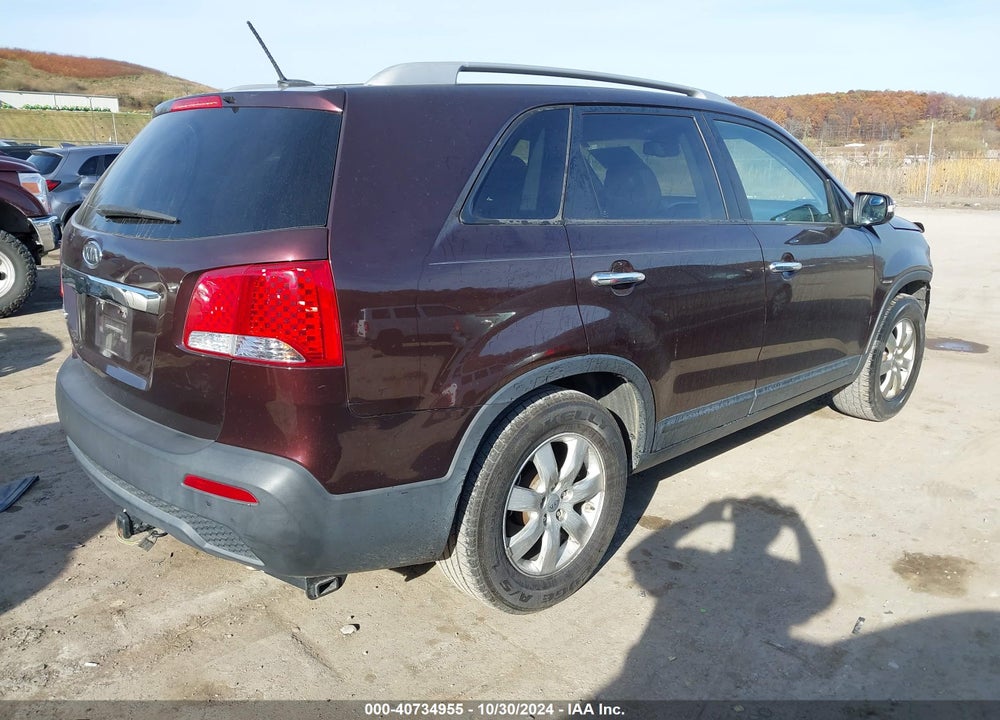 2013 KIA SORENTO LX VIN: 5XYKT3A68DG401901