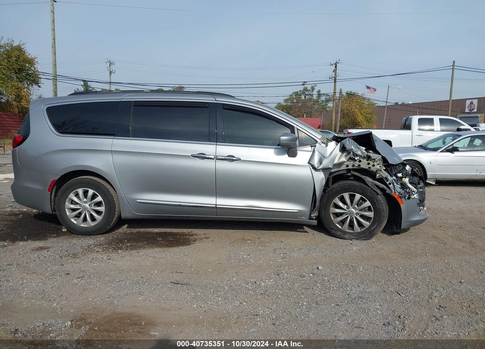 2017 CHRYSLER PACIFICA TOURING L VIN: 2C4RC1BG5HR741423