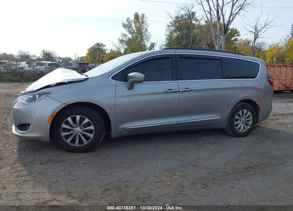2017 CHRYSLER PACIFICA TOURING L VIN: 2C4RC1BG5HR741423
