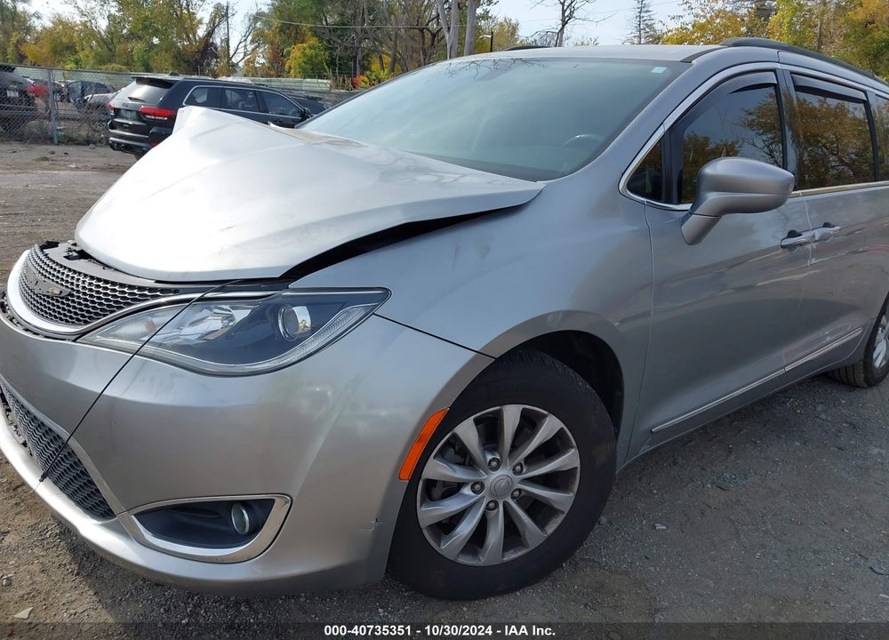 2017 CHRYSLER PACIFICA TOURING L VIN: 2C4RC1BG5HR741423