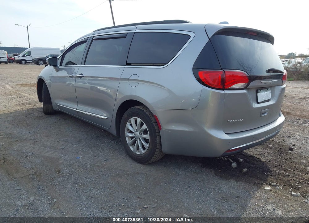 2017 CHRYSLER PACIFICA TOURING L VIN: 2C4RC1BG5HR741423
