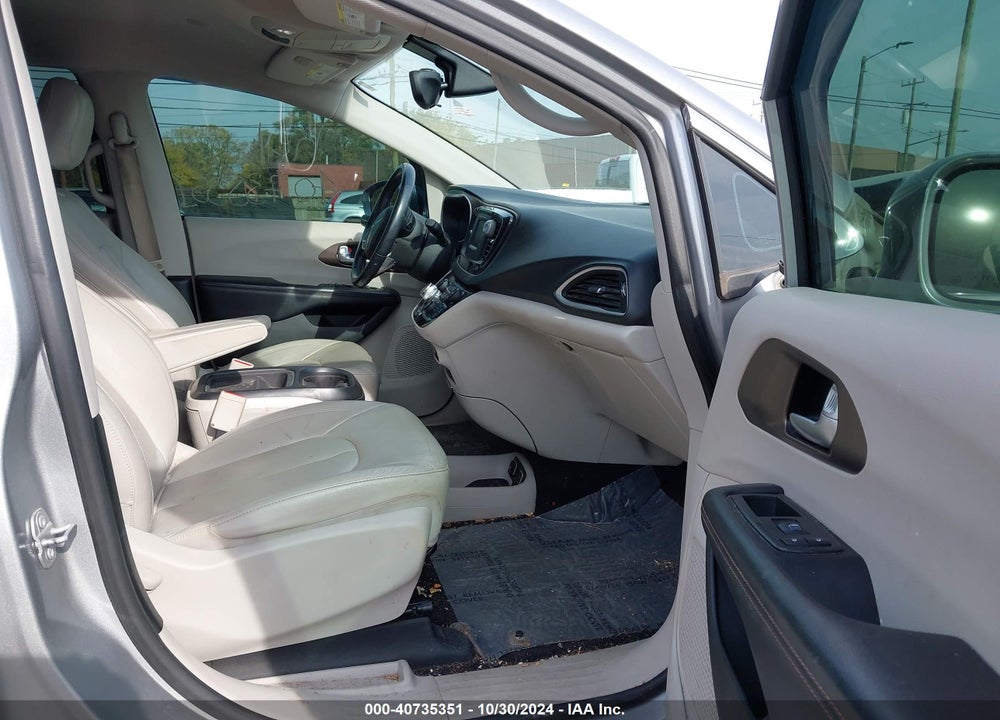 2017 CHRYSLER PACIFICA TOURING L VIN: 2C4RC1BG5HR741423