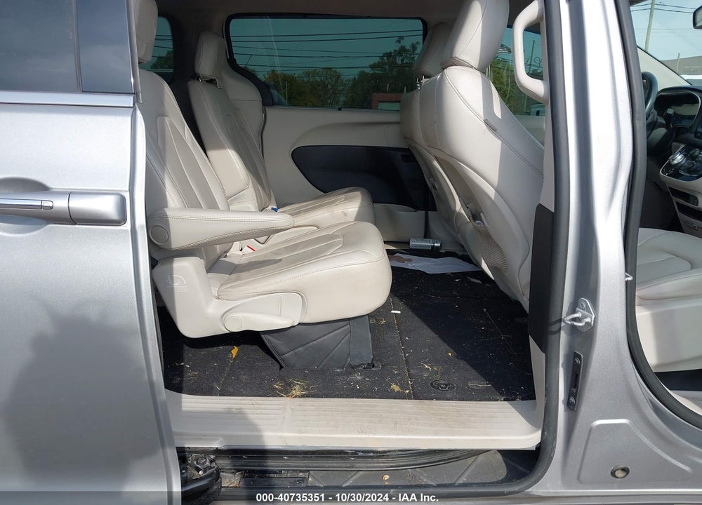 2017 CHRYSLER PACIFICA TOURING L VIN: 2C4RC1BG5HR741423