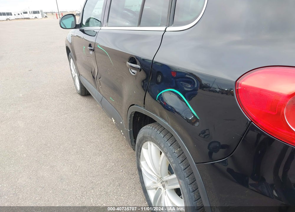 2011 VOLKSWAGEN TIGUAN SE VIN: WVGBV7AX1BW523392