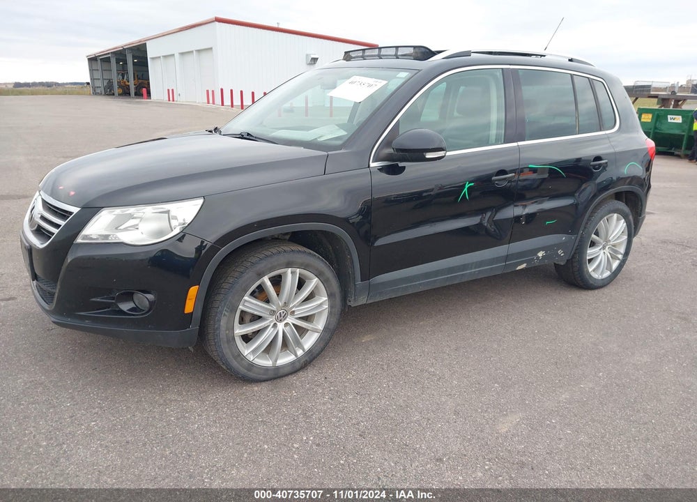 2011 VOLKSWAGEN TIGUAN SE VIN: WVGBV7AX1BW523392
