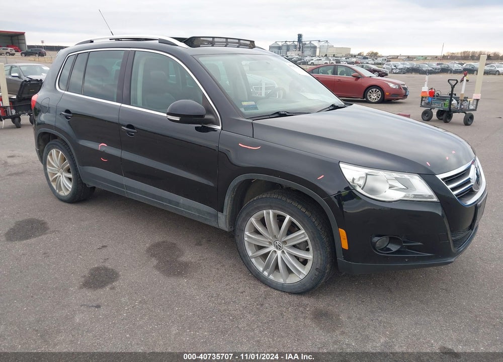 2011 VOLKSWAGEN TIGUAN SE VIN: WVGBV7AX1BW523392