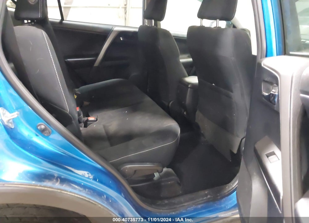 2018 TOYOTA RAV4 XLE VIN: 2T3RFREV3JW799302