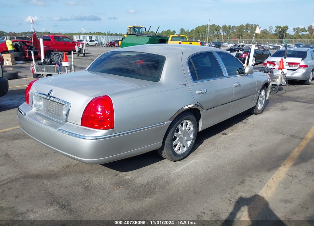 2009 LINCOLN TOWN CAR SIGNATURE LIMITED VIN: 2LNHM82V59X633845