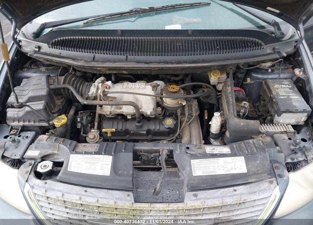 2001 CHRYSLER TOWN & COUNTRY LIMITED VIN: 2C8GP64LX1R242205