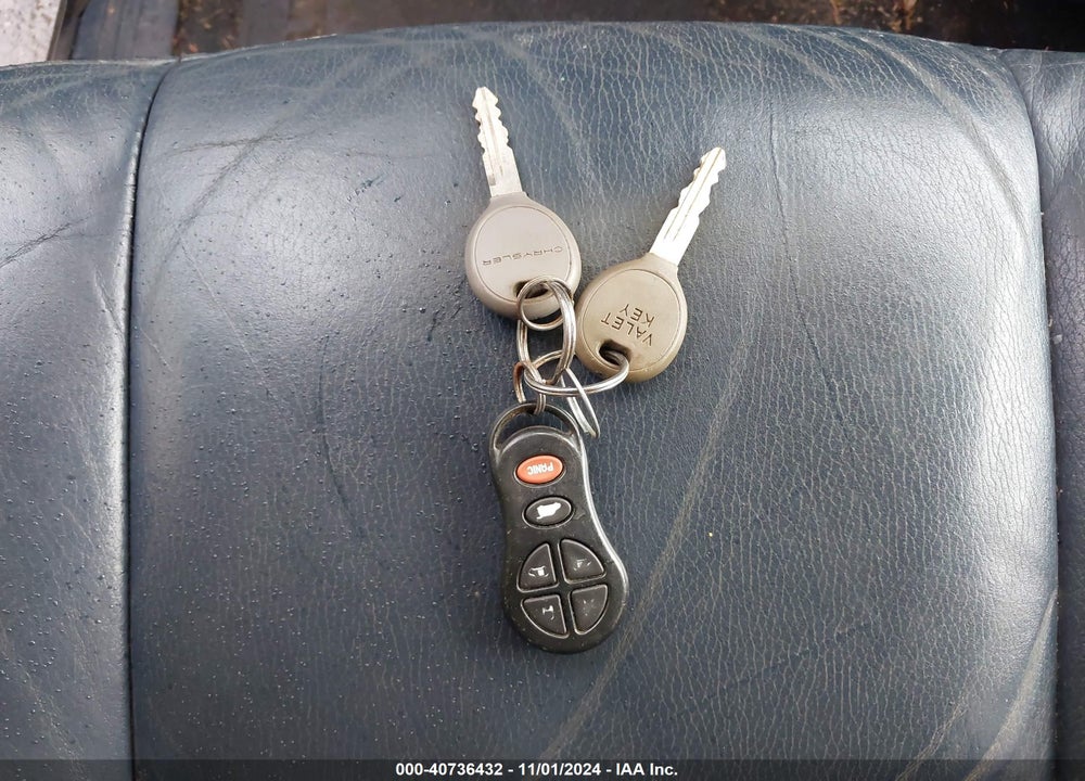 2001 CHRYSLER TOWN & COUNTRY LIMITED VIN: 2C8GP64LX1R242205