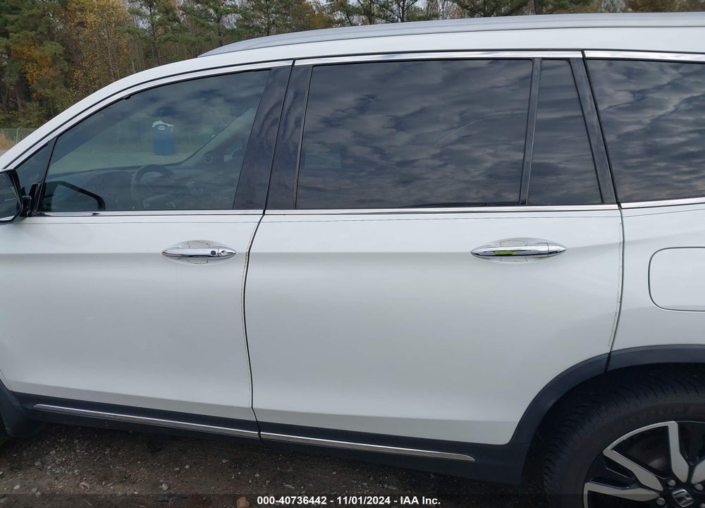 2020 HONDA PILOT 2WD TOURING 7 PASSENGER VIN: 5FNYF5H63LB001074