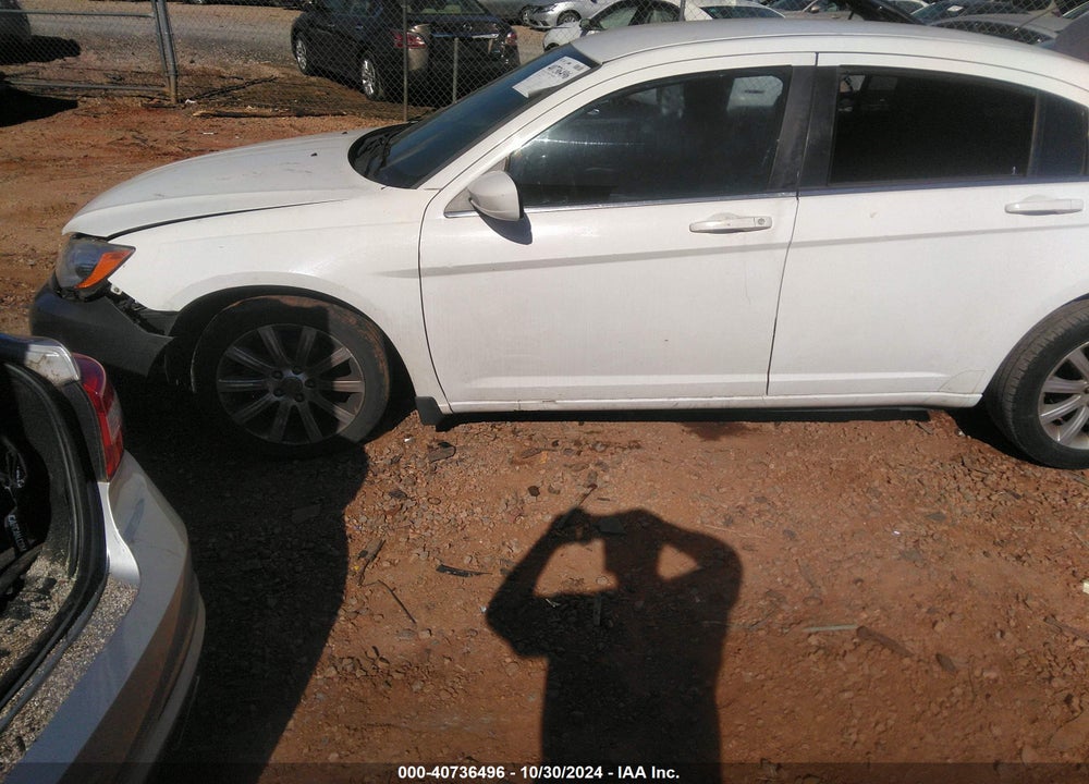 2011 CHRYSLER 200 LX VIN: 1C3BC4FB9BN585610