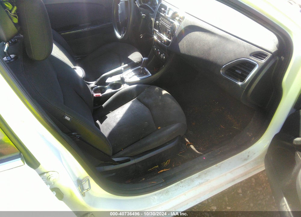2011 CHRYSLER 200 LX VIN: 1C3BC4FB9BN585610