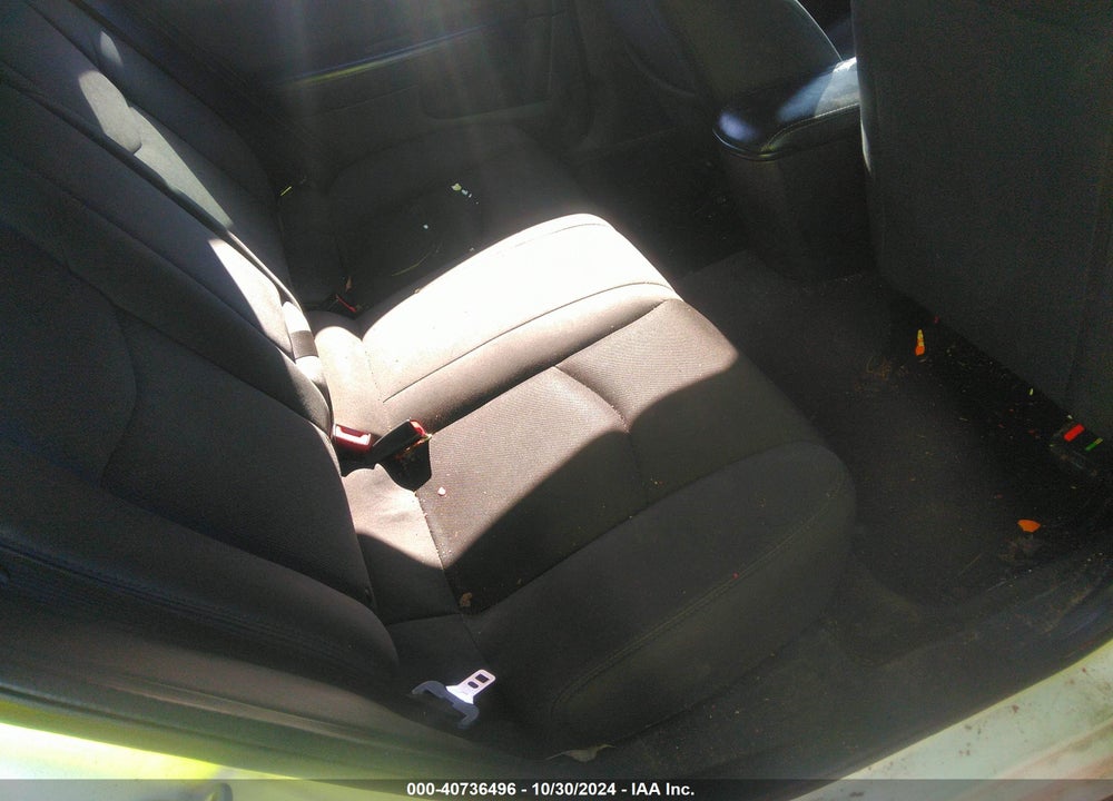 2011 CHRYSLER 200 LX VIN: 1C3BC4FB9BN585610