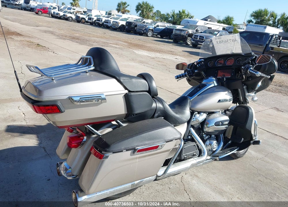 2018 HARLEY-DAVIDSON FLHTCU ULTRA CLASSIC ELECTRA GLD VIN: 1HD1FCC19JB616955