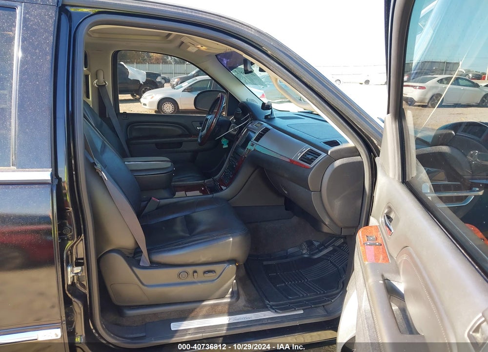 2011 CADILLAC ESCALADE PREMIUM VIN: 1GYS4CEF3BR316870