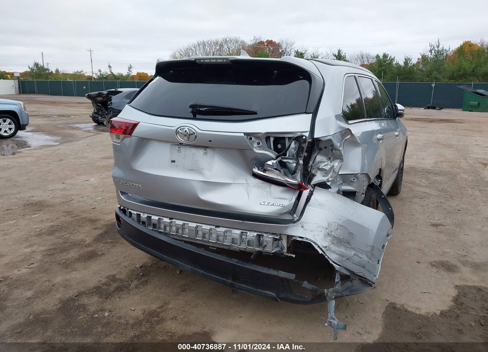 2019 TOYOTA HIGHLANDER SE VIN: 5TDJZRFH9KS629400