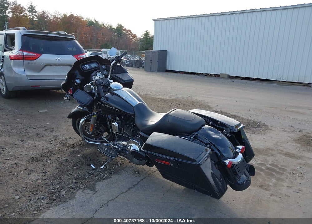 2011 HARLEY-DAVIDSON FLTRX VIN: 1HD1KH414BB603636