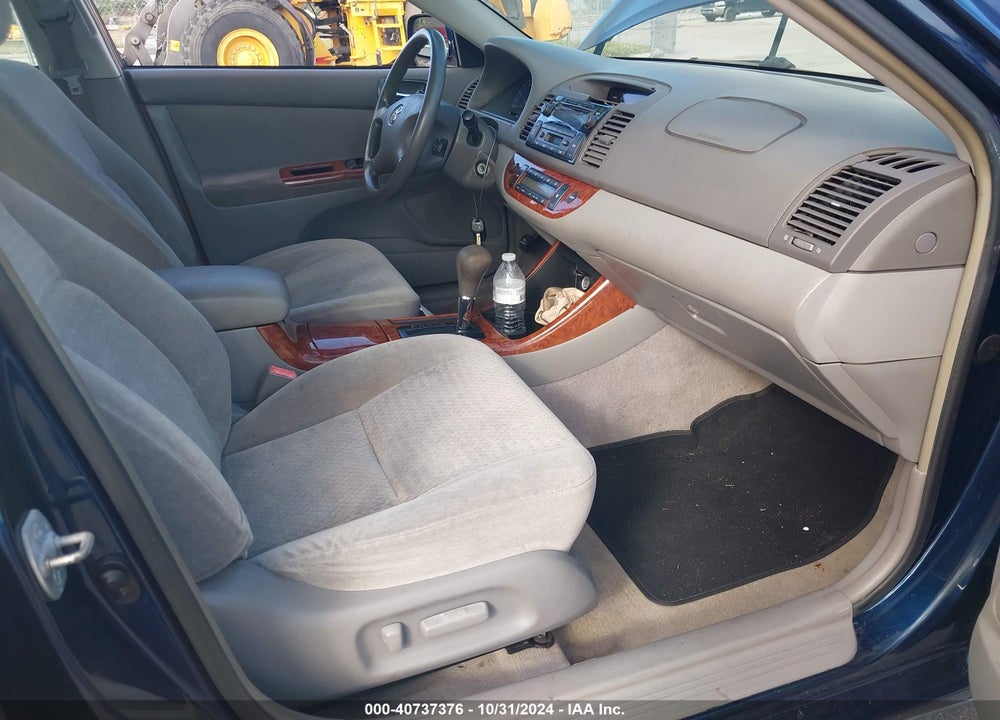 2002 TOYOTA CAMRY XLE VIN: JTDBE32K120051018