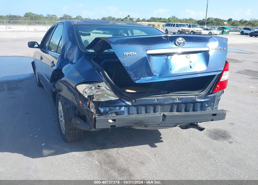 2002 TOYOTA CAMRY XLE VIN: JTDBE32K120051018