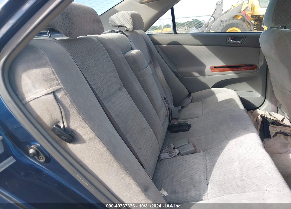 2002 TOYOTA CAMRY XLE VIN: JTDBE32K120051018