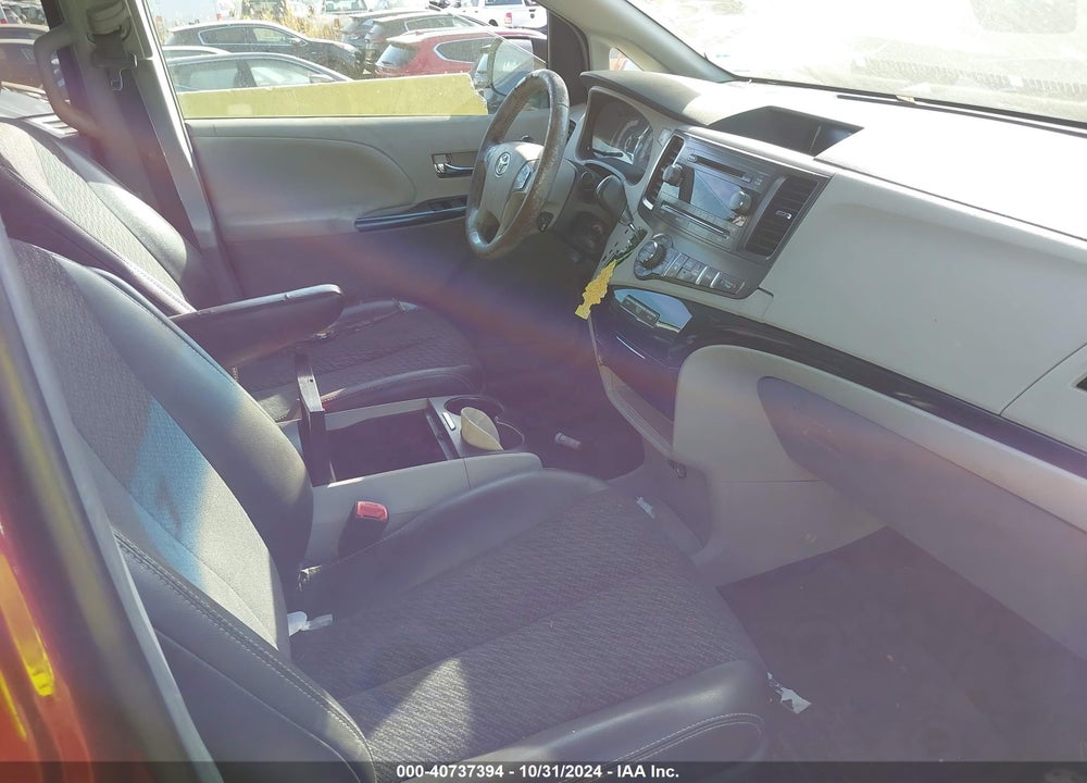 2013 TOYOTA SIENNA SE 8 PASSENGER VIN: 5TDXK3DCXDS362371